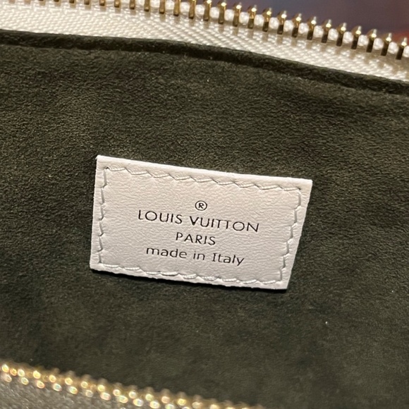 Louis Vuitton purse - Picture 9 of 10